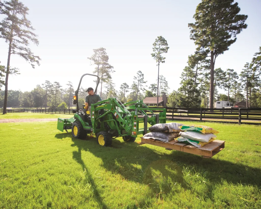 1023E Compact Tractor